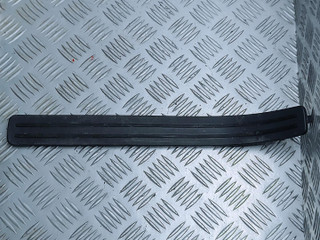 накладка на порог внутренняя Volkswagen Touareg 1 поколение [рестайлинг] 2007, 2.5 л., TDi, BPE, дизель, АКПП, чёрный, внедорожник 5 дв., полный привод, правый руль, 7L0853794B