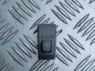 Крепление (крючок) солнцезащитного козырька Volkswagen Touareg 1 поколение [рестайлинг] 2007, 2.5 л., TDi, BPE, дизель, АКПП, чёрный, внедорожник 5 дв., полный привод, правый руль