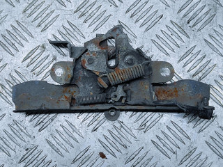 замок капота Toyota Avensis 2 поколение (T250) 2006, 2.0 л., D-4D, 1AD-FTV, дизель, 6МКПП, серебристы, передний привод, правый руль