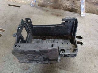 полка аккумулятора Renault Laguna 3 поколение 2009, 2.0 л., дизель, МКПП, хетчбэк 5 дв.