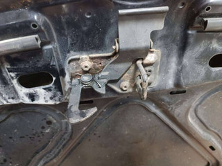 замок капота Volkswagen Polo 4 поколение 2002, 1.2 л., бензин, МКПП