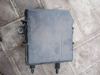 крышка блока предохранителей Renault Laguna 3 поколение 2009, 2.0 л., дизель, МКПП, хетчбэк 5 дв., 284C4001R, 319134128