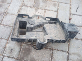 полка аккумулятора Chrysler Grand Voyager 4 поколение 2004, 2.5 л., дизель, МКПП, минивэн, 04860858AB