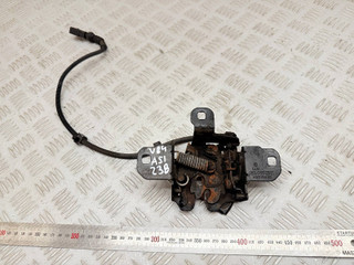 замок капота Volkswagen Bora 1 поколение 2000, 1.9 л., дизель, МКПП, седан, 1J0823509C, 1J0823509D