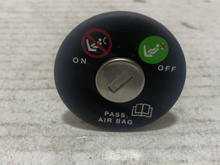 кнопка Airbag Alfa Romeo 147 1 поколение 2002, 2.0 л., AR 32310, бензин, МКПП, черный, хетчбэк 5 дв., передний привод, 46480451, 54987B011