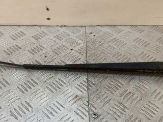 щеткодержатель (поводок стеклоочистителя, дворник) Toyota Yaris P1 2000, 1.0 л., 1SZ-FE, бензин, МКПП, хетчбэк 3 дв.