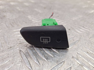 кнопка обогрева заднего стекла Toyota Aygo 1 поколение AB10 [рестайлинг] 2010, 1.0 л., 1KR-FE, бензин, МКПП, красный, хетчбэк 5 дв., передний привод