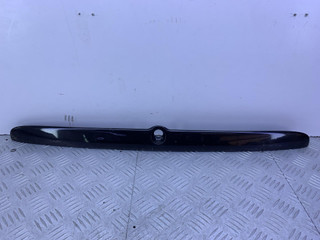 накладка подсветки номера Skoda Octavia 1 поколение (A4) [рестайлинг] 1U 2000, 1.6 л., AKL, бензин, МКПП, хетчбэк 5 дв., 1U6827574C