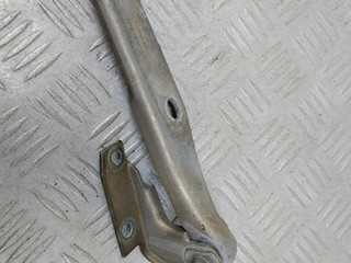 петля капота левая Audi A6 4B/C5 (1997 - 2001), 1.8 л., AJP, бензин, 5МКПП, кофейный, седан, передний привод, 4B0823301D
