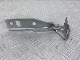 петля капота правая Volkswagen Bora 1 поколение 1J2 (1998 - 2005), 1.6 л., BCB, бензин, МКПП, серебро, седан, передний привод, 1J0823302A