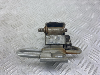 петля двери Volkswagen Bora 1 поколение 1J2 (1998 - 2005), 1.6 л., BCB, бензин, МКПП, серебро, седан, передний привод, 4B0831411B