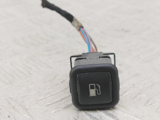 кнопка открытия лючка топливного бака Volkswagen Bora 1 поколение 1J2 (1998 - 2005), 1.6 л., BCB, бензин, МКПП, серебро, седан, передний привод, 3B0959833A