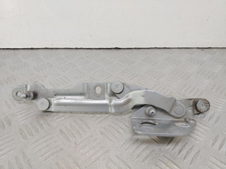 петля крышки багажника Audi A4 B5 (1994 - 1999), 1.6 л., бензин, МКПП, серебро, седан, передний привод, 3B5827302