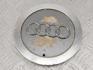колпачок литого диска Audi A4 B5 (1994 - 1999), 1.6 л., бензин, МКПП, серебро, седан, передний привод, 4B0601165J