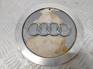 колпачок литого диска Audi A4 B5 (1994 - 1999), 1.6 л., бензин, МКПП, серебро, седан, передний привод, 4B0601165J