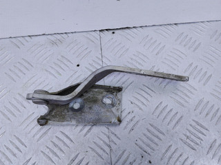петля капота правая Volkswagen Golf 3 поколение (1991 - 2000), бензин, МКПП, хетчбэк 3 дв., 1H0823302