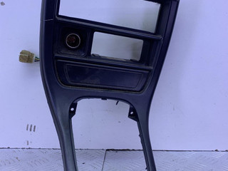 Декоративная накладка центральной консоли Subaru Impreza 1 поколение (GM/GC/GF) 1994, 1.8 л., EJ18E, бензин, МКПП, красный, седан, полный привод