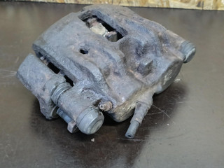 суппорт передний правый IVECO Daily 3 поколение 50c11 2001, 2.8 л., 8140.43C, дизель, МКПП, микроавтобус, задний привод, 42470848, 42536173, 42536625