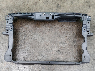 передняя панель крепления облицовки (телевизор) Volkswagen Tiguan 1 поколение 2009, 2.0 л., CBAB, дизель, МКПП, внедорожник 5 дв., 3C0805971A, 5N0805594, 5N0805588D