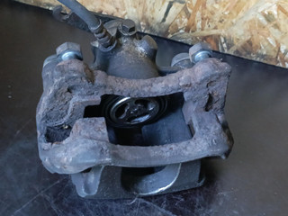 суппорт задний левый IVECO Daily 4 поколение 35S11 2011, 2.3 л., F1AE0481U, дизель, МКПП, фургон, задний привод, 504360794
