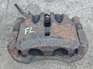 суппорт передний левый IVECO Daily 5 поколение 35S11 2014, 2.3 л., F1AE3481A, дизель, фургон, задний привод, 504120470, 504139833, 504354331, 504354333