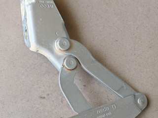 петля капота правая IVECO Daily 4 поколение 2009, 2.3 л., дизель