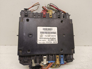 Блок управления BCM (Body Control Module) Volkswagen Touareg 1 поколение (2002 - 2007), 7L6937049M