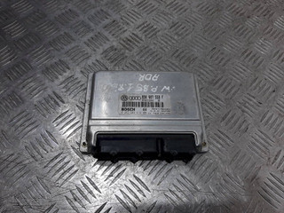 блок управления двигателем Volkswagen Passat B5 2000, 1.8 л., i, бензин, -, 8D0907558F