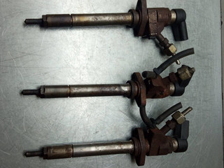 форсунка Citroen C5 2 поколение 2009, 2.0 л., дизель, 9657144580