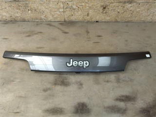 накладка двери (крышки) багажника Jeep Grand Cherokee 4 поколение [2-й рестайлинг] WK2 2017, 3.0 л., CRD, дизель, АКПП, передний привод, 1WD55TRMAD, 1WD55TRMAD