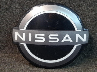 эмблема Nissan Rogue T33 2022, 1.5 л., бензин, АКПП, белый перламутр, полный привод, 628906RM0A