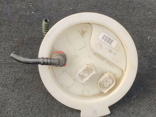 колба в бак BMW 7 серия F01/F02 2012, 4.4 л., i, N63 B44 A, бензин, АКПП, седан, полный привод, 7188561