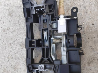 скелет ручки двери передней левой BMW 7 серия F01/F02 2009, 3.0 л., N57 D30 A, дизель, АКПП, седан
