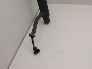 амортизатор крышки багажника (3-5 двери) BMW 5 серия F07/F10/F11 2011, 4.4 л., i, N63 B44 B, бензин, АКПП, 475, хетчбэк 5 дв., задний привод, 7120095
