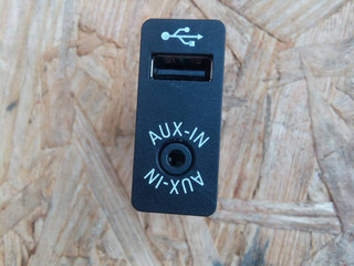 разъем AUX / USB BMW X3 F25 2014, 2.0 л., N20 B20 A, бензин, АКПП, внедорожник 5 дв., 9237654