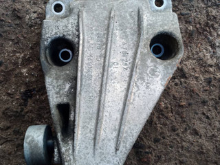 кронштейн двигателя BMW 5 серия F07/F10/F11 2011, 3.0 л., бензин, АКПП, седан