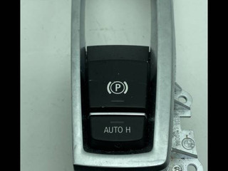 кнопка ручного тормоза (ручника) BMW 5 серия F07/F10/F11 [рестайлинг] F10 2013, 2.0 л., N20 B20 A, бензин, АКПП, седан, 9217594