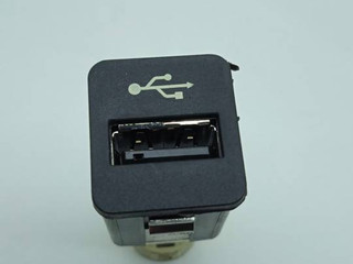 разъем AUX / USB BMW 5 серия F07/F10/F11 2010, 3.0 л., i, N55 B30 A, бензин, АКПП, белый, хетчбэк 5 дв., задний привод, 9167196