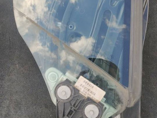 стекло кузовное боковое правое BMW Z4 E89 2013, 2.0 л., i, N20 B20 A, бензин, АКПП, родстер, задний привод, 7192302