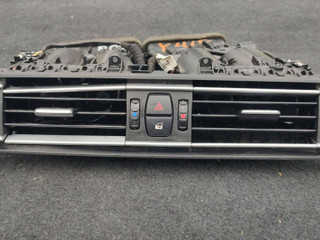 дефлектор обдува салона BMW 7 серия F01/F02 [рестайлинг] 2013, 4.4 л., i, N63 B44 B, бензин, АКПП, седан, полный привод, 9115859