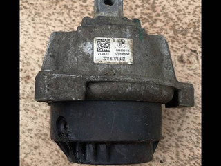 подушка крепления двигателя BMW 6 серия F06/F12/F13 F12 2011, 4.4 л., бензин, АКПП, купе, полный привод, 6777374