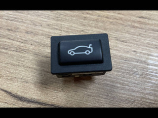 кнопка открытия багажника BMW 6 серия F06/F12/F13 F12 2011, 4.4 л., бензин, АКПП, купе, полный привод, 9200316
