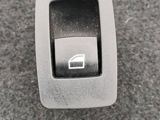 кнопка стеклоподъемника двери BMW 3 серия F30/F31/F34 F30 2013, 2.0 л., N20 B20 A, бензин, АКПП, седан, полный привод, 9208106