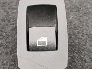 кнопка стеклоподъемника двери BMW 3 серия F30/F31/F34 F30 2013, 2.0 л., N20 B20 A, бензин, АКПП, седан, полный привод, 9208106