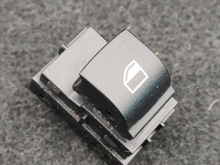 кнопка стеклоподъемника двери BMW 3 серия F30/F31/F34 F30 2013, 2.0 л., N20 B20 A, бензин, АКПП, седан, полный привод, 9208107