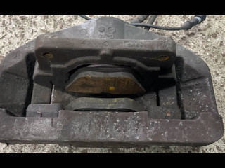 суппорт передний левый BMW 5 серия F07/F10/F11 2012, 3.0 л., D, N57 D30 A, дизель, АКПП, 475, седан, задний привод, правый руль