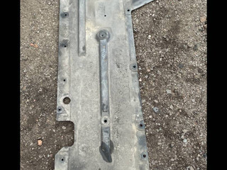 защита днища BMW 3 серия F30/F31/F34 F30 2012, 2.0 л., D, N47 D20 C, дизель, МКПП, 300, седан, задний привод, правый руль