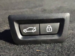 кнопка открытия багажника BMW X3 G01 2018, 3.0 л., дизель, АКПП, а300, внедорожник 5 дв., 61319275121