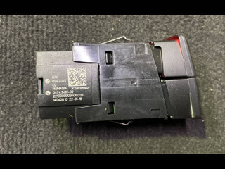 кнопка аварийной сигнализации BMW X3 G01 2018, 2.0 л., D, B47 D20 A, дизель, АКПП, внедорожник 5 дв., полный привод, 61316993055