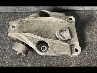кронштейн двигателя BMW 7 серия F01/F02 2011, 3.0 л., D, дизель, АКПП, седан, задний привод, 6777623